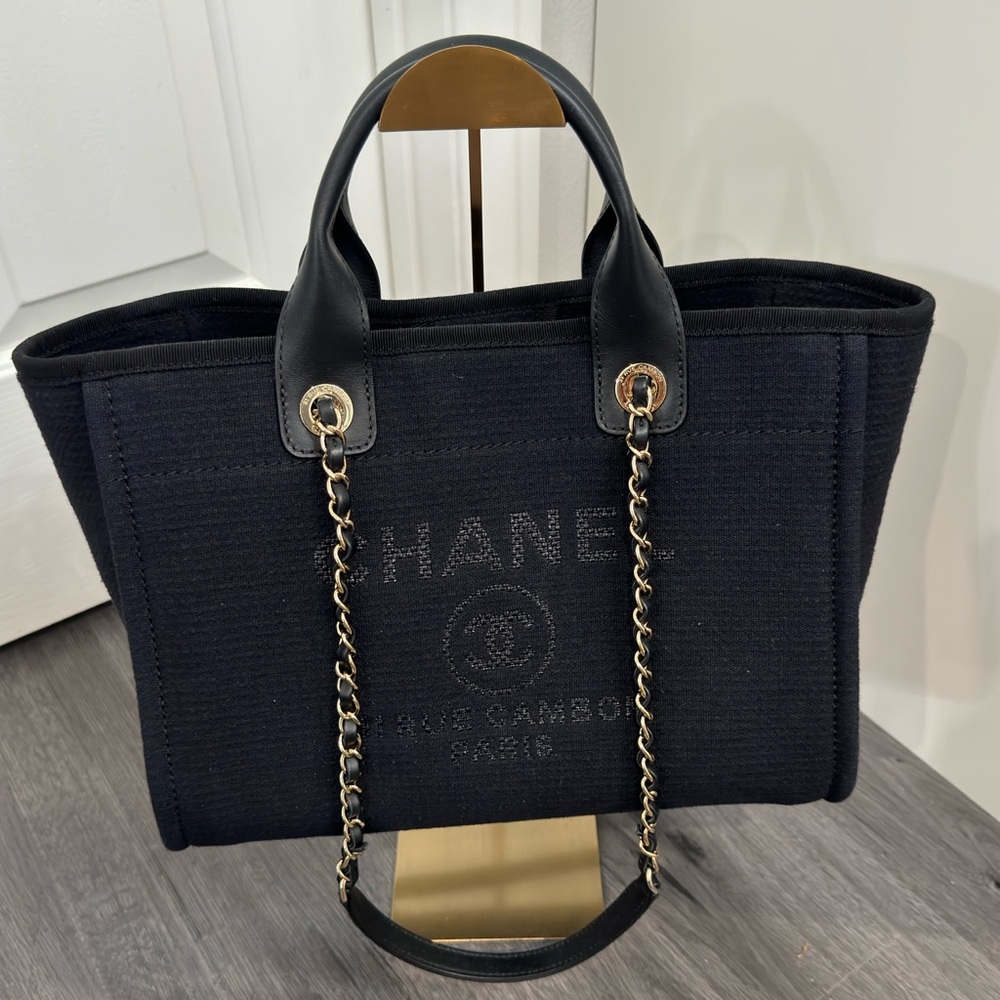 LIKE NEW AUTHENTIC SMALL DEAUVILLE TOTE